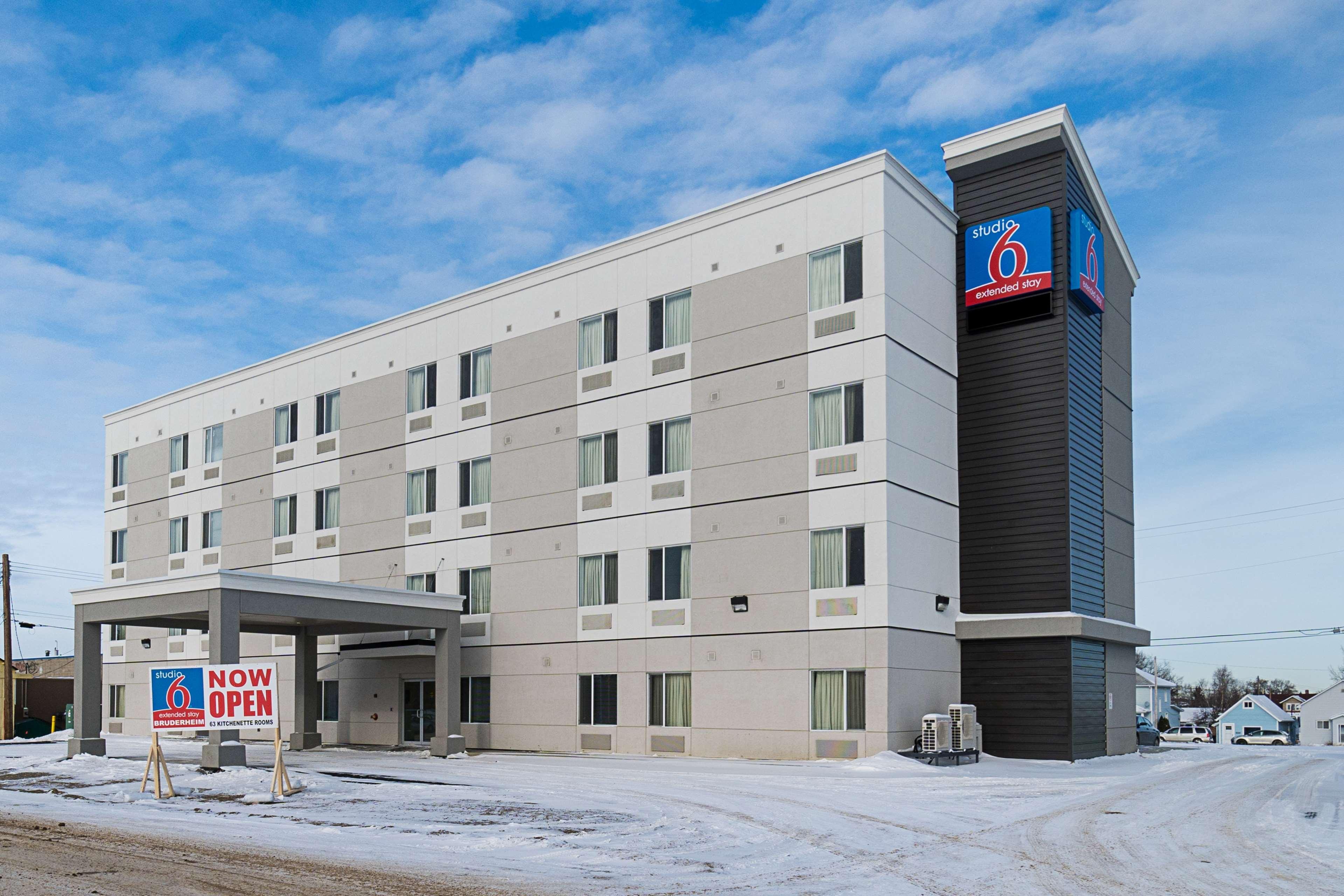 Studio 6-Bruderheim, Ab מראה חיצוני תמונה